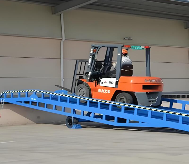 平顶山移动式卸货平台（叉车用）